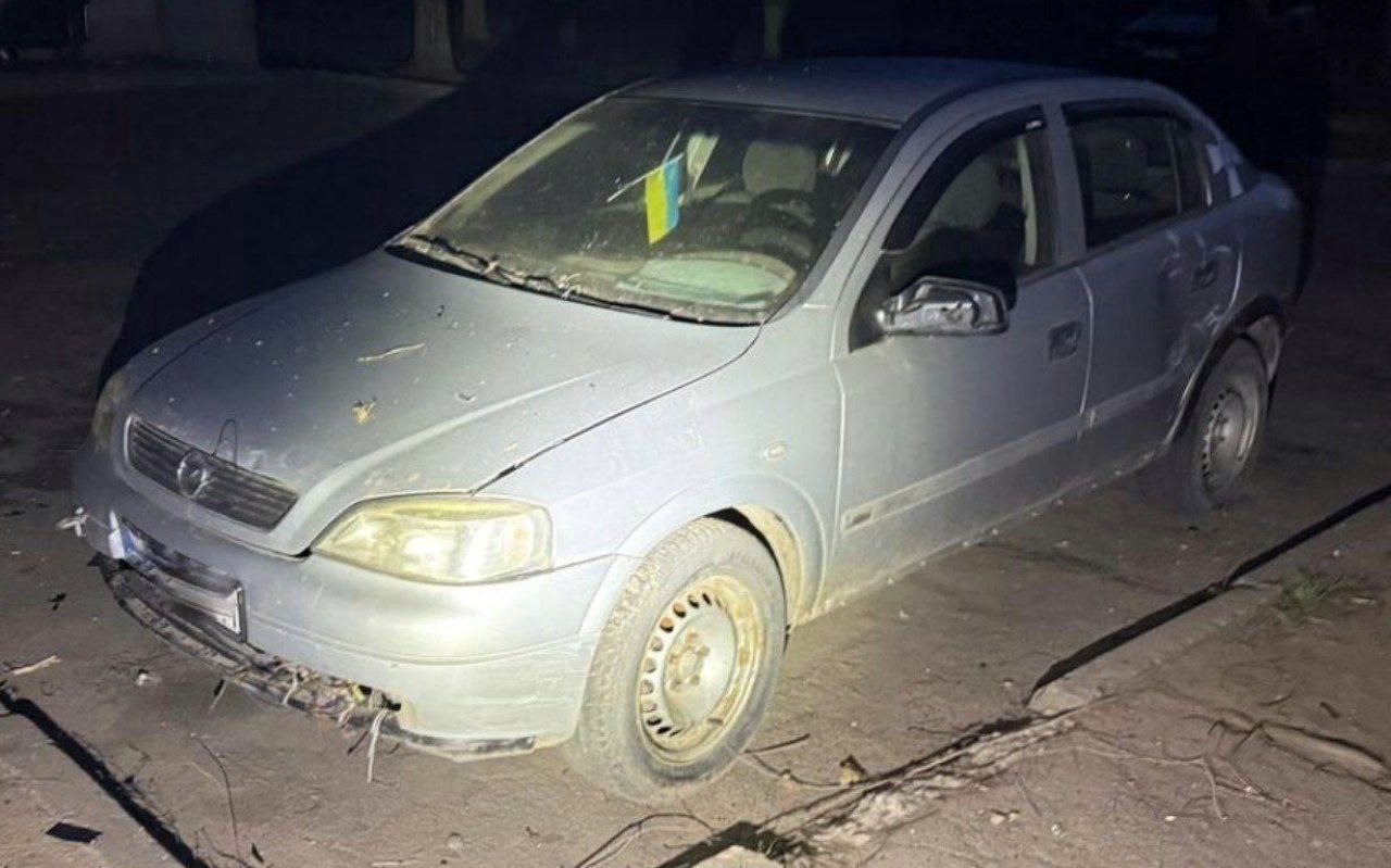 Пошкоджений легковик