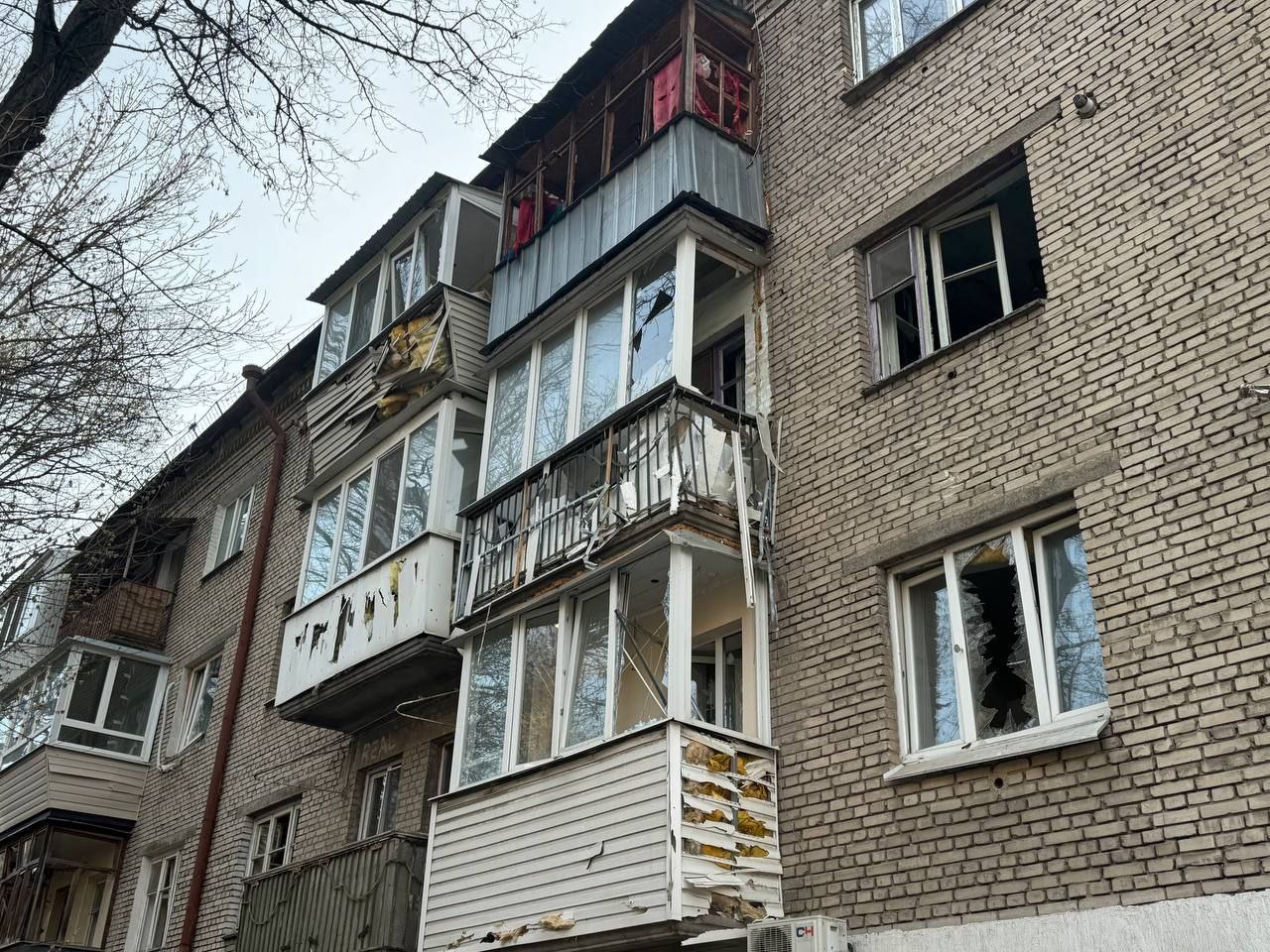 Побиті через ворожу атаку вікна та балкони