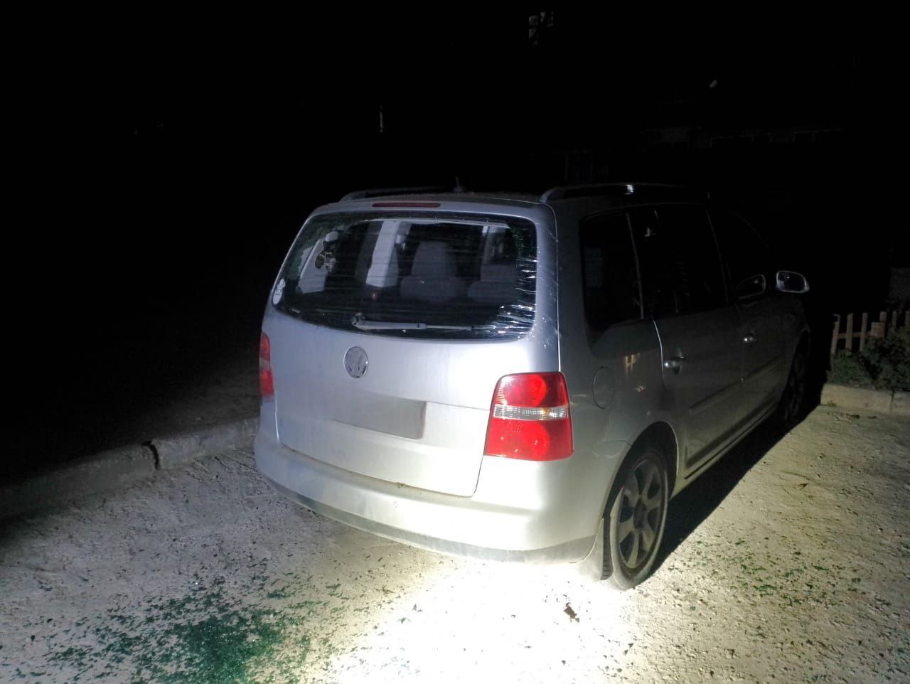 Понівечений легковик