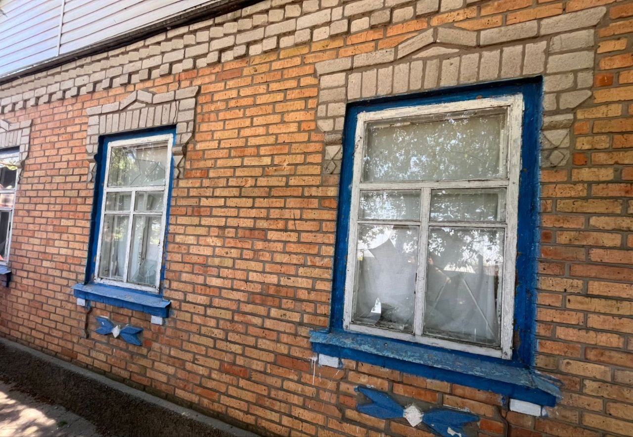 Вибиті шибки у приватному будинку