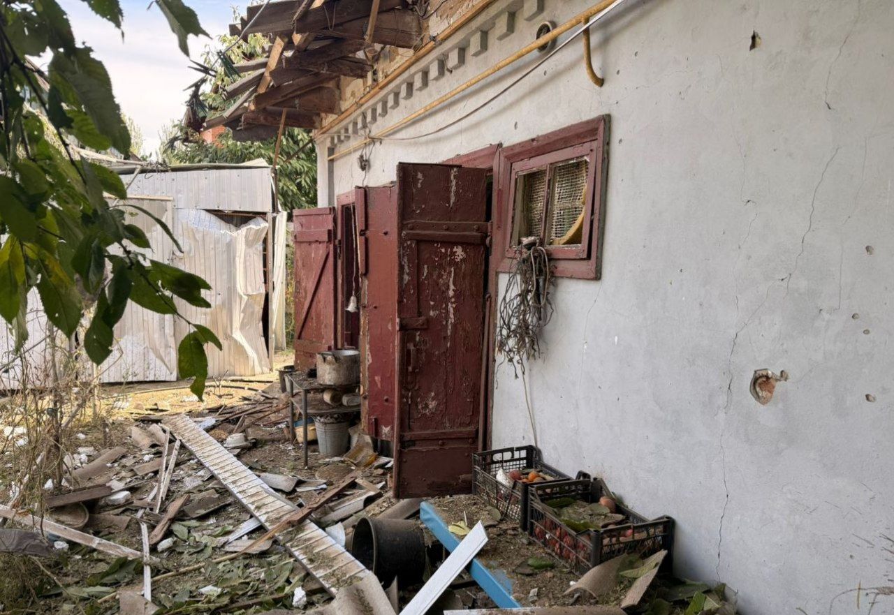 У дворі все у будівельному смітті