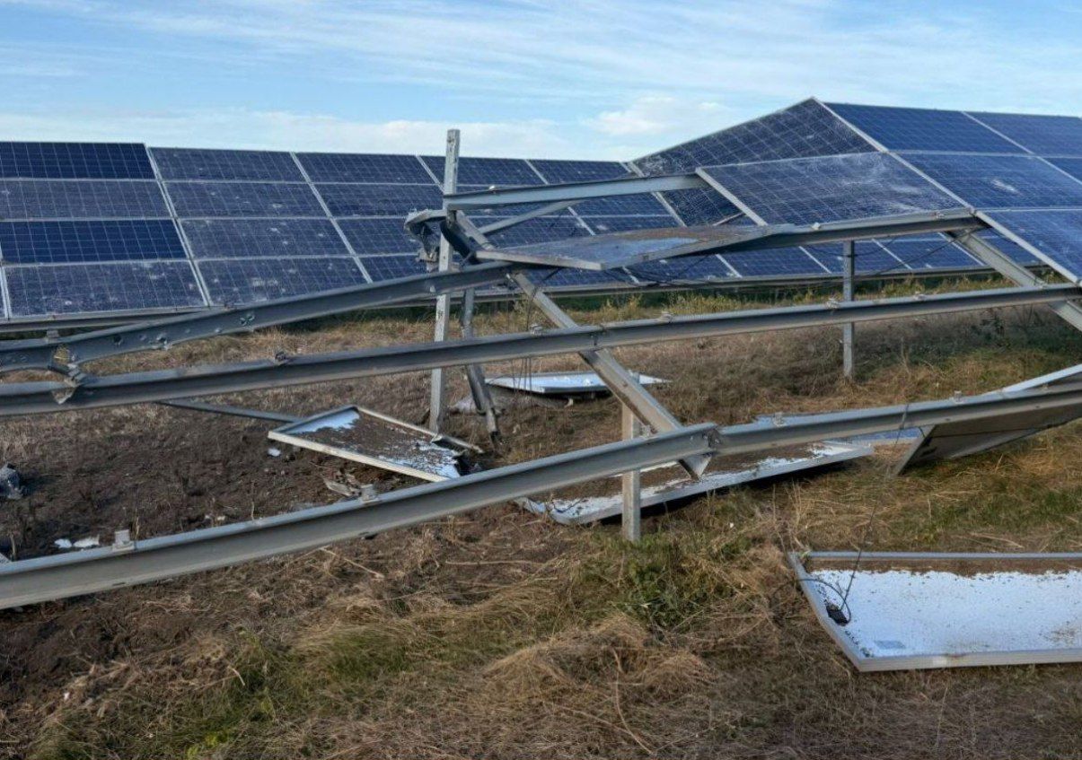 Пошкоджені сонячні панелі