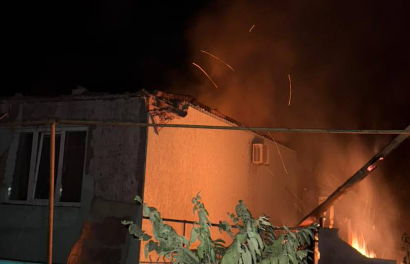 Приватний будинок, який зайнявся