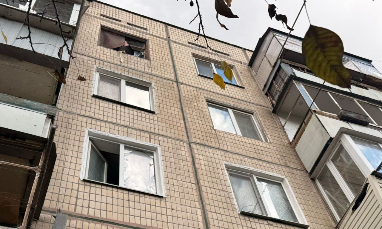 У деяких квартирах багатоповерхівки розбиті вікна 