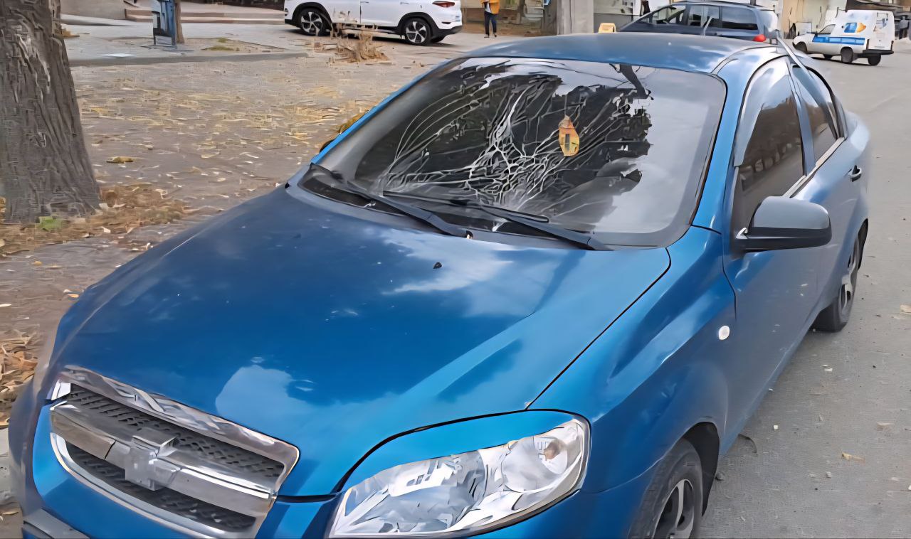 В авто розбите лобове скло