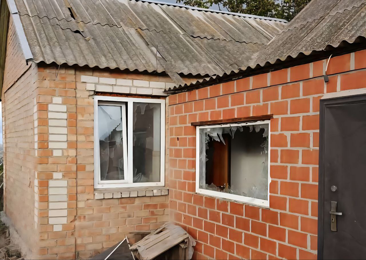 У хаті вибиті вікна 