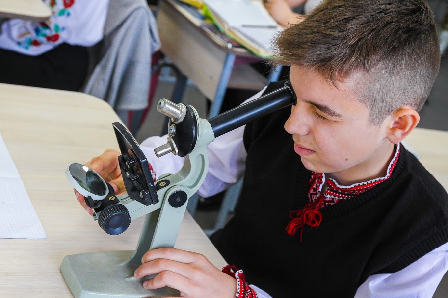 Для уроків хімії - мікроскопи