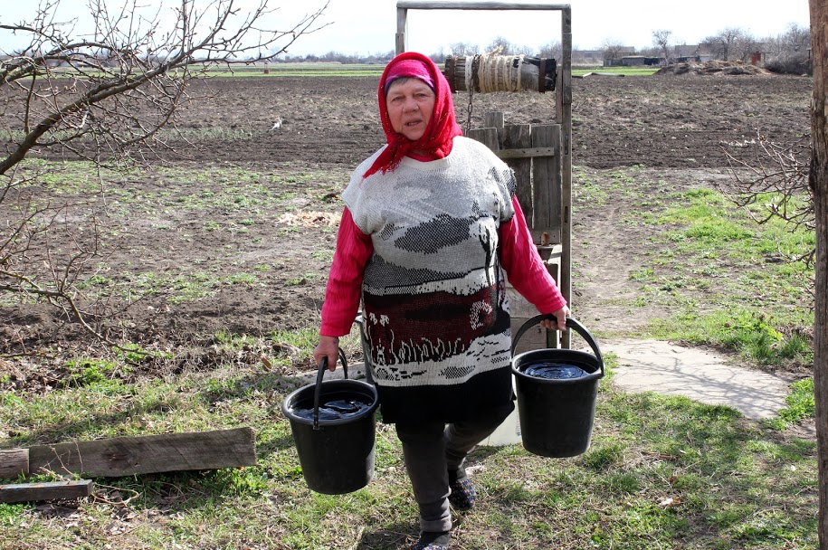 Віра Левіна-Кулик: «Ось набираю по 4 відерця за день, щоб хоч було чим прати. А питну воду купувати доводиться»