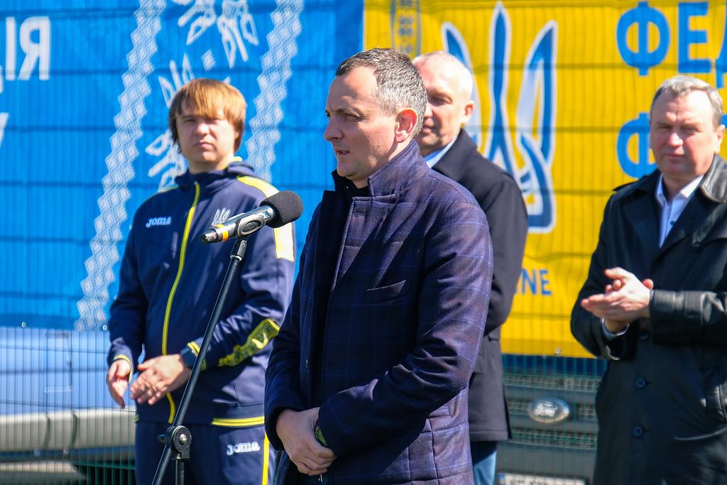 «Ми переконані, що в майбутньому діти, які займатимуться на цьому стадіоні, стануть зірками спортивного Олімпу України та світу», – радник голови Дніпропетровської ОДА Юрій Голик