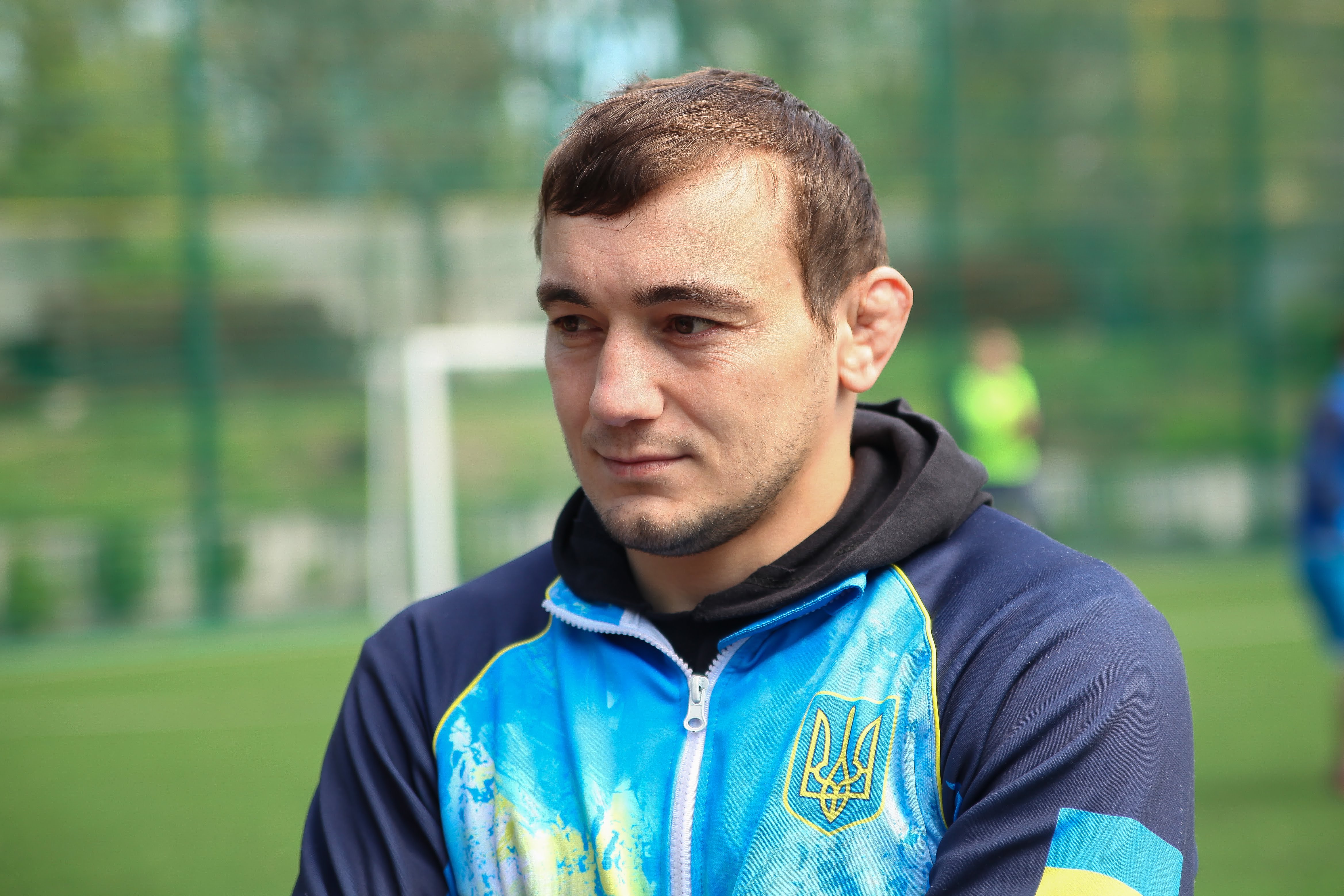 «Окрім футболу, у нас регулярно проходять тренування без м’яча на полі. Але старе вже було майже непридатне для занять. Тепер поле повністю оновили, грати на ньому одне задоволення», - дзюдоїст, майстер спорту міжнародного класу Геворг Хачатрян