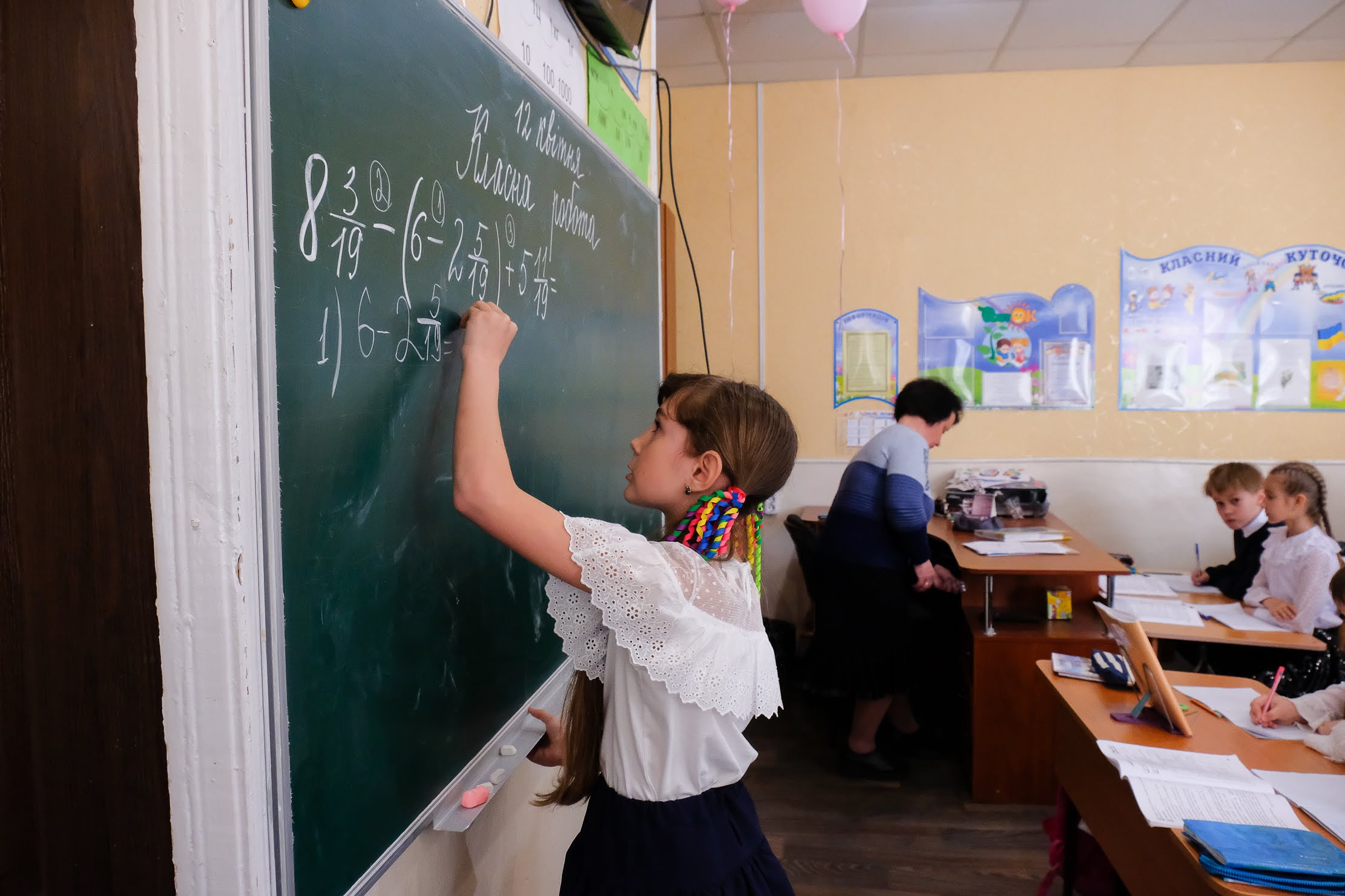 Зараз діти займаються і проводять урочистості в одному приміщенні.