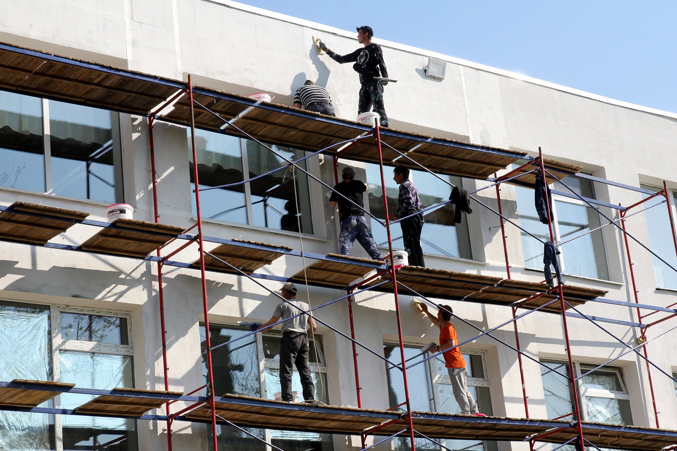 Активні роботи – на фасаді