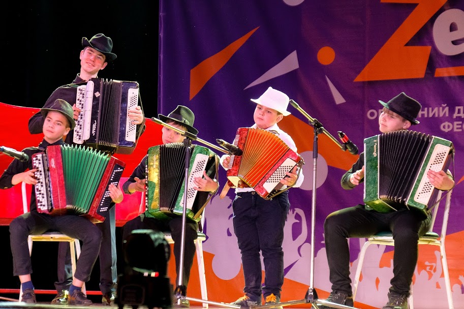 та колективи