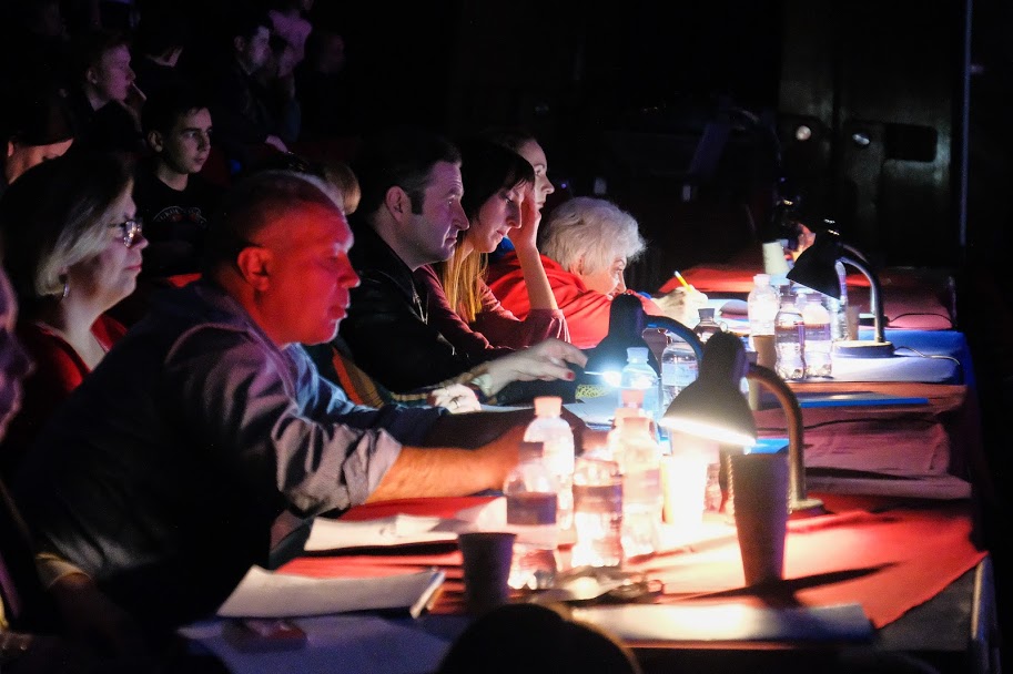 Оцінювало виступи - прискіпливе журі