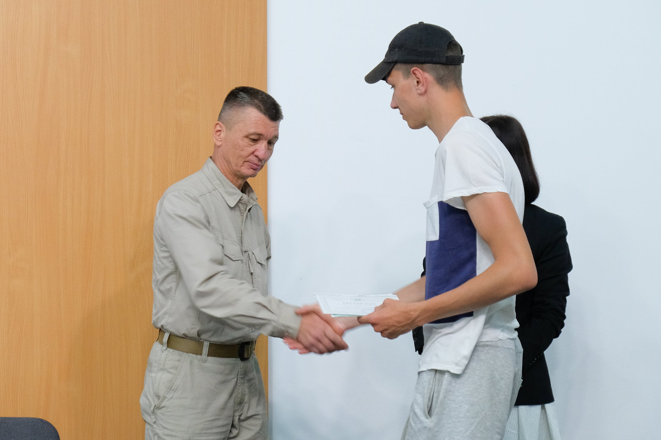Випускники отримали свідоцтво Міністерства освіти України про додаткову цивільну освіту та сертифікати про перепідготовку