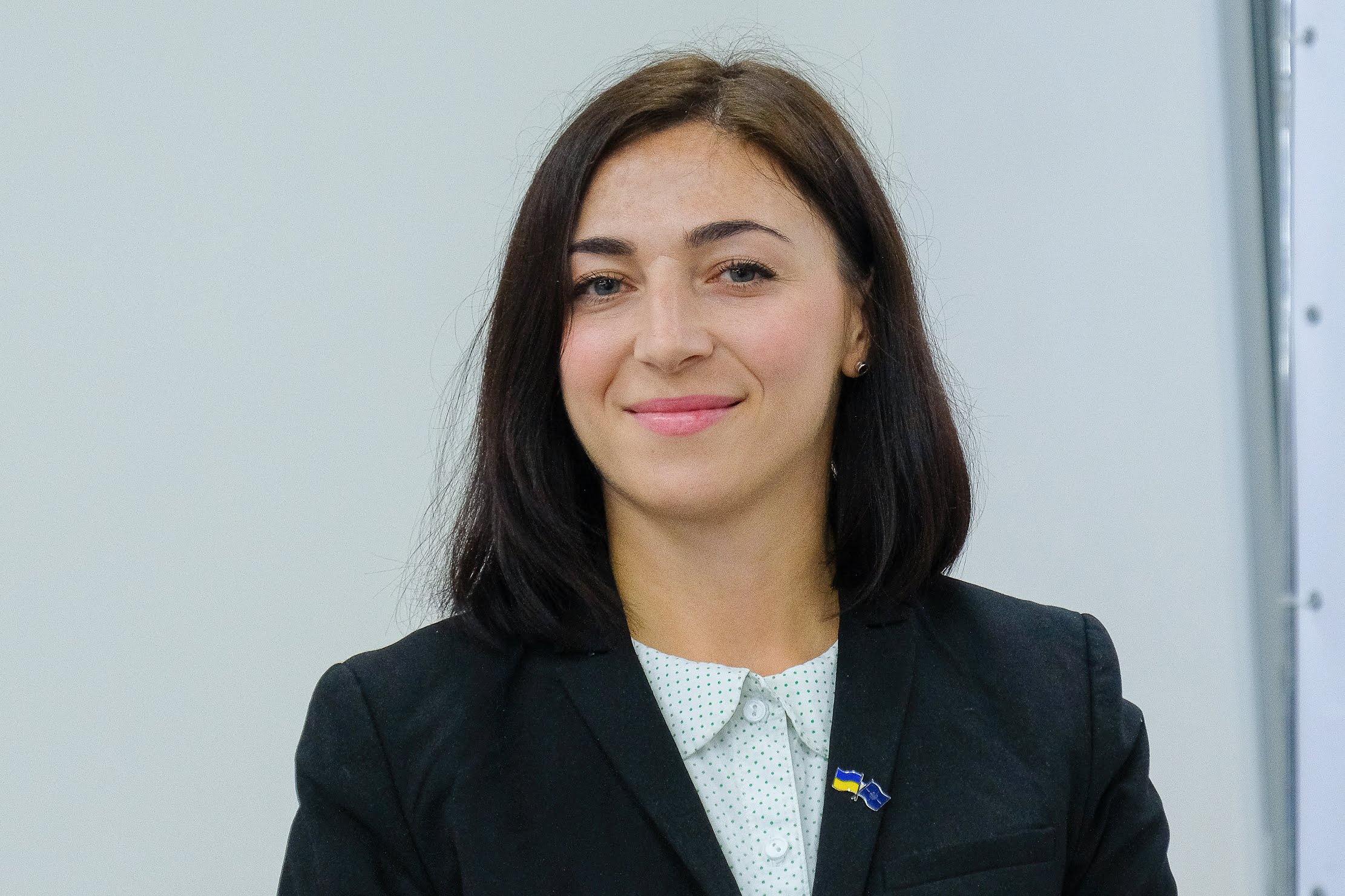 «Ця програма втілюється коштом цивільного бюджету, який щороку приймається штаб-квартирою НАТО. В Україні її розпочали у 1999 році курсами з англійської мови», - представник менеджменту програми Марина Когут