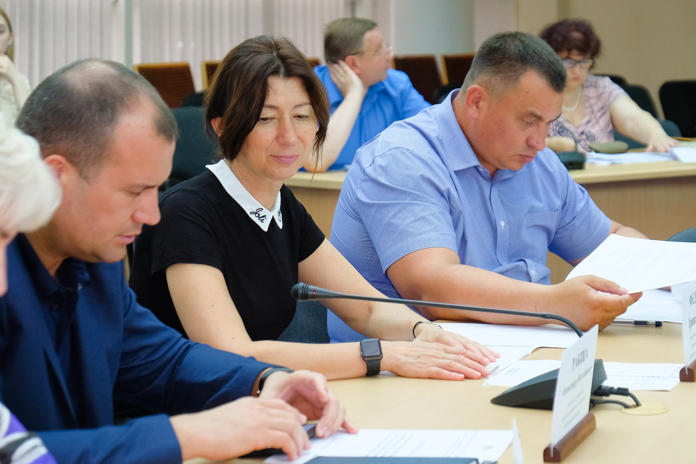 Представники влади звітують про виконану роботу,