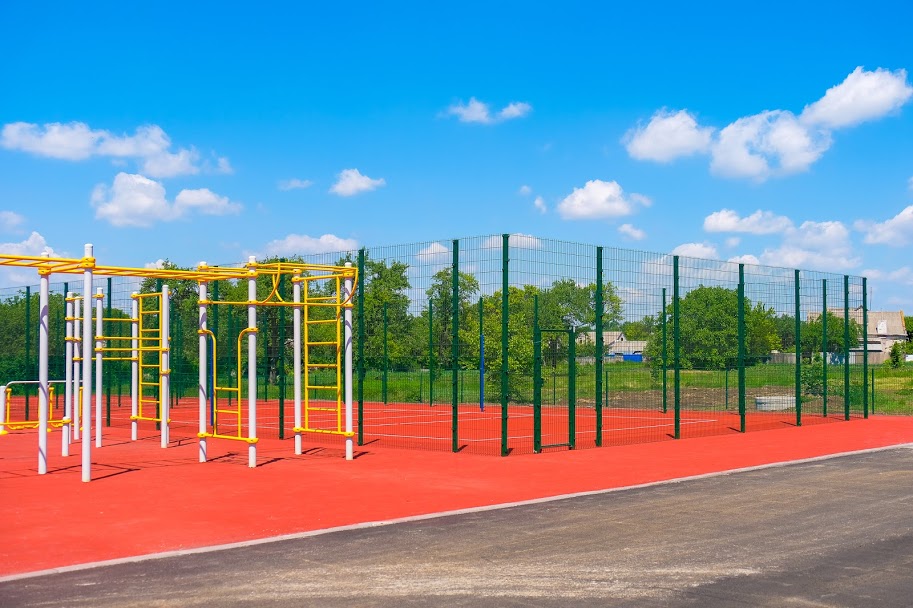 Підрядники звели сучасні майданчики для баскетболу, волейболу,…