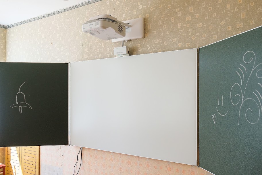 Вже привезли мультимедійне обладнання