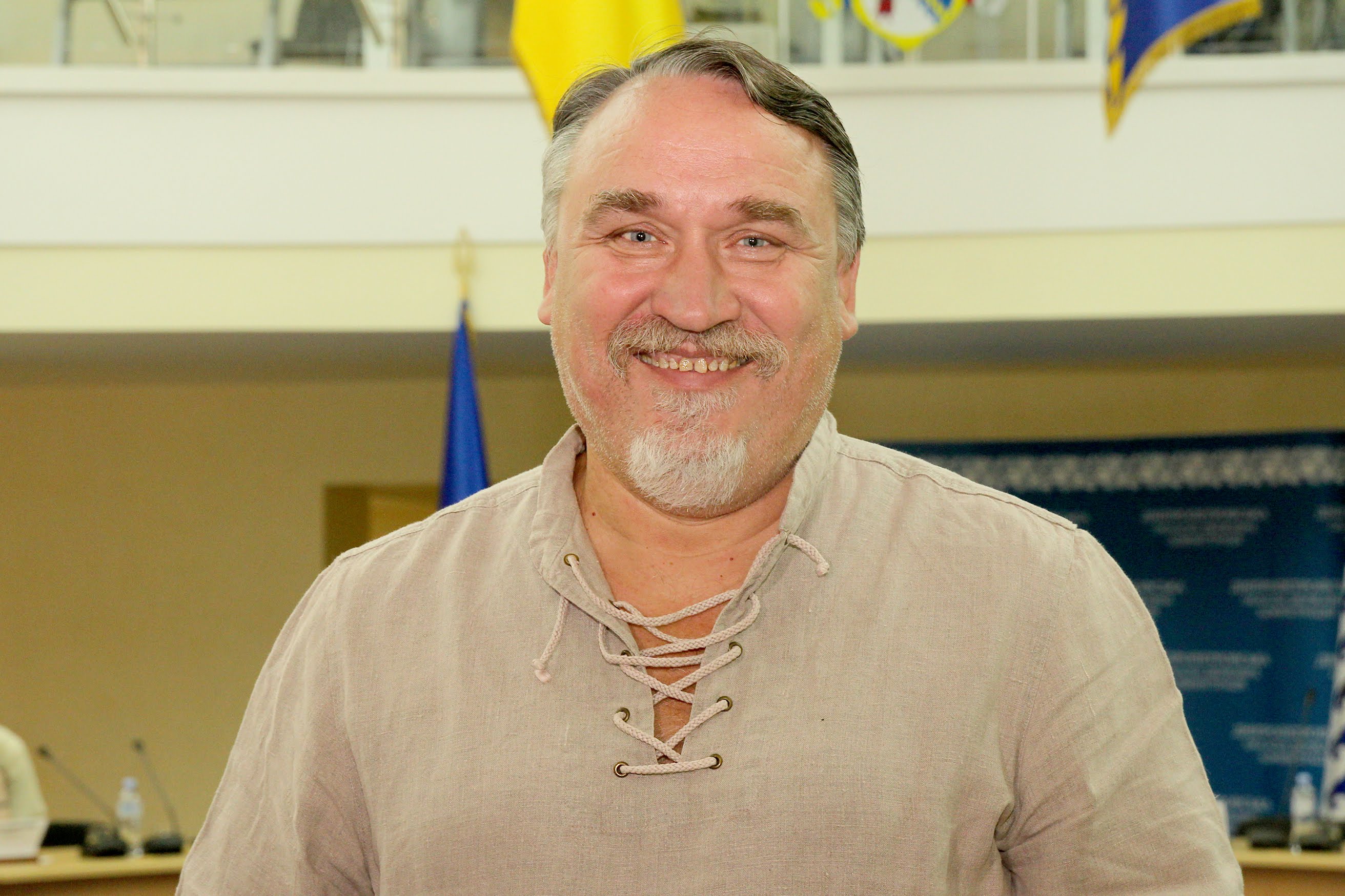 «Сьогодні драматургія – це правильний акцент. Розмова з глядачем віч-на-віч, як це відбувається в театрі, дає нам наснаги та енергії», – поділився Віталій Капранов.