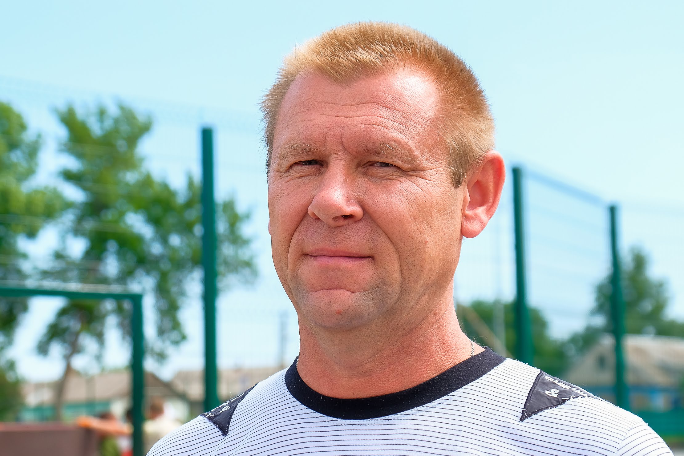 «Що тут було раніше? Трава і двоє воріт. Зараз ми отримали набагато якісніші спортивні умови», – учитель фізичної культури школи №1 Сергій Малюта