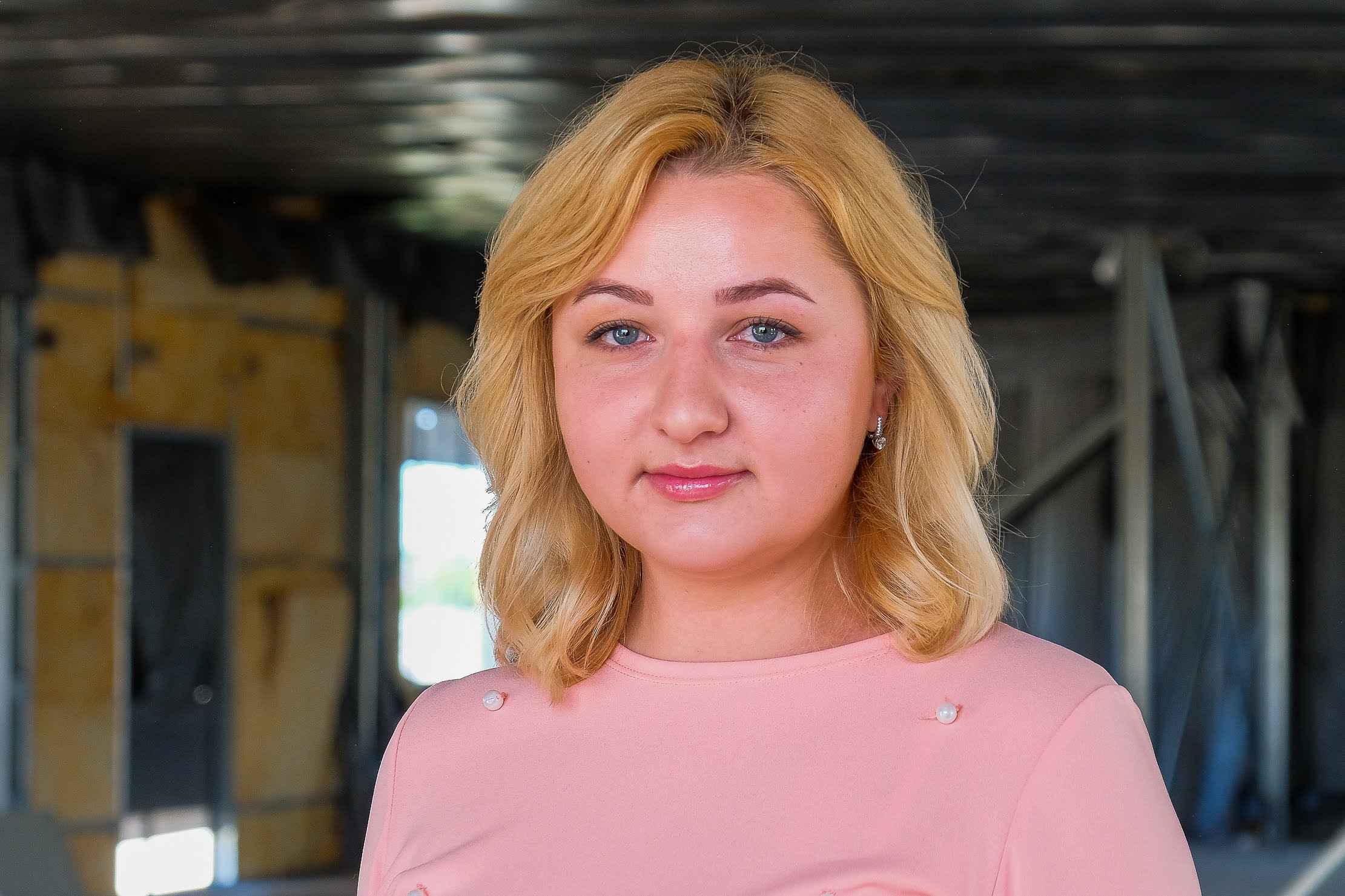 «Коли дізналась, що будують нову амбулаторію – дуже зраділа. Хочу рятувати своїх односельчан», – фельдшер Юлія Лаврик