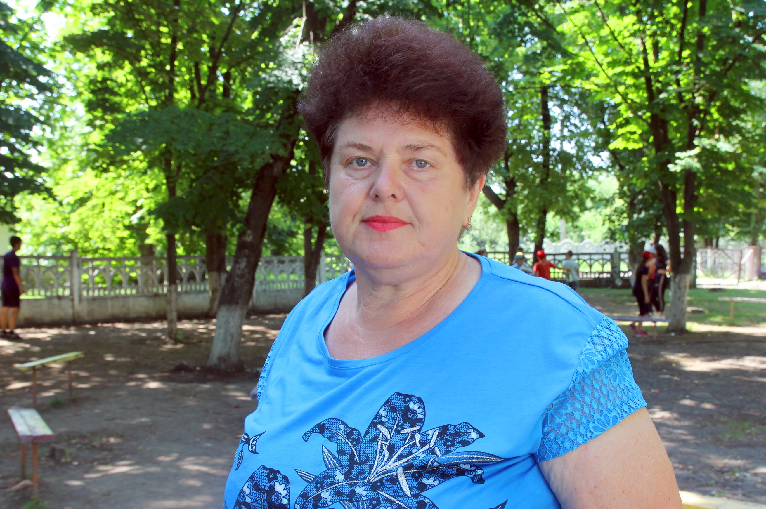 «За останні роки наша школа стала ошатною й затишною. Чимало кабінетів обладнали мультимедійними дошками, проекторами, сканерами, принтерами. Звичайно, у таких умовах діти працюють плідно», – зауважила Валентина Здирь.