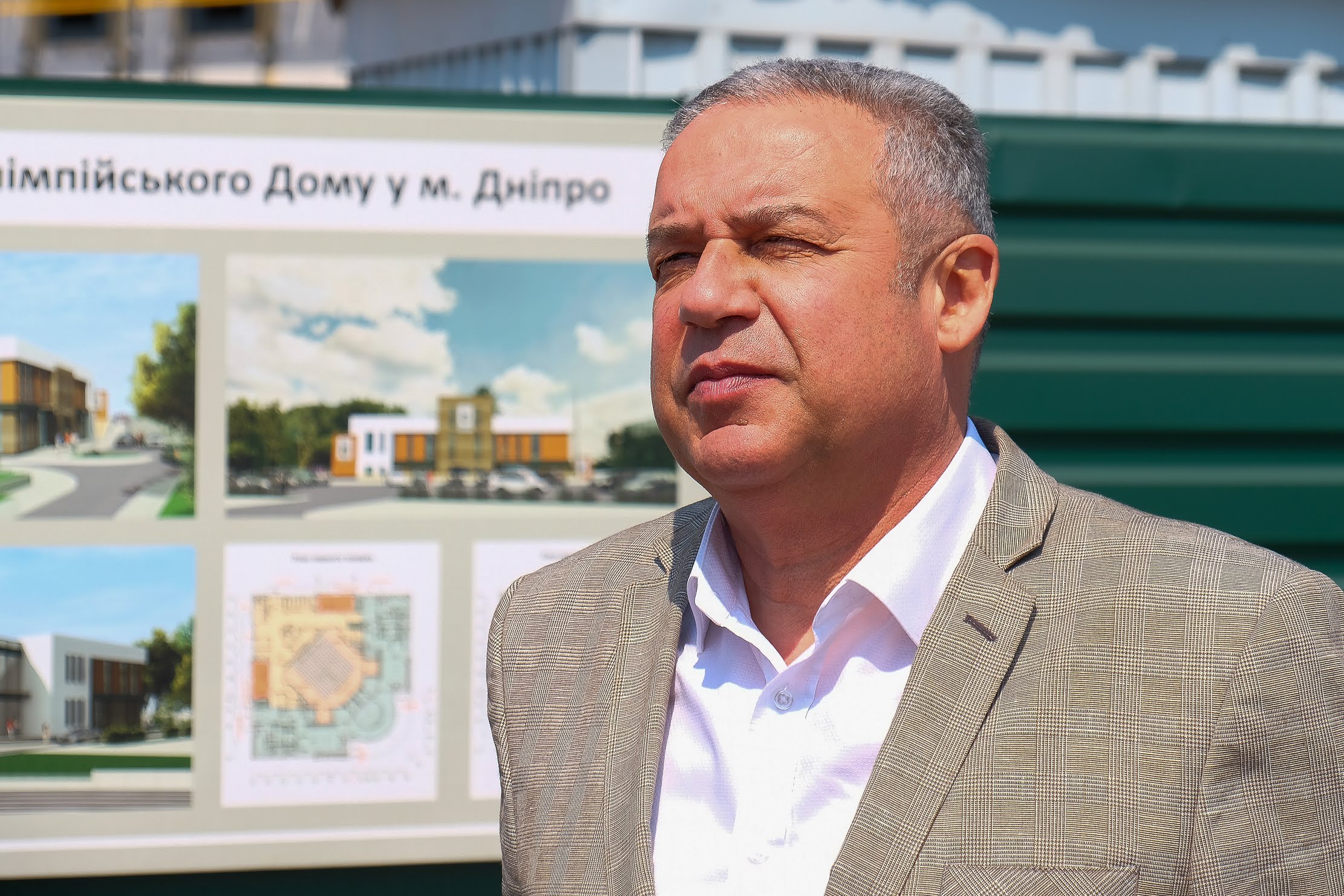 «В Олімпійському будинку буде усе необхідне для плідної роботи та висвітлення змагань», - директор Дніпропетровського вищого училища фізичної культури Михайло Лельчицький