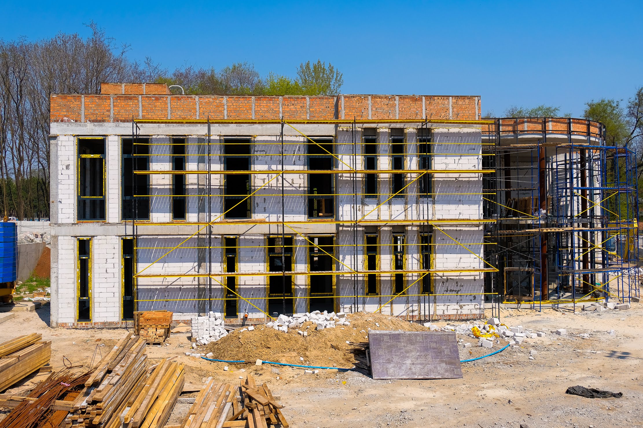  Підрядники вже звели каркас будівлі