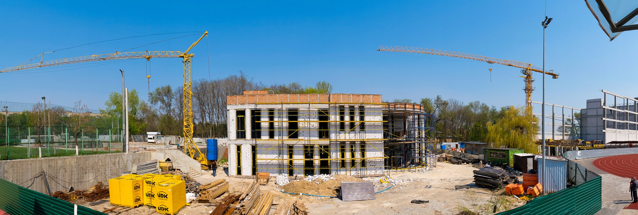 Поруч буде велика крита арена для олімпійських видів спорту