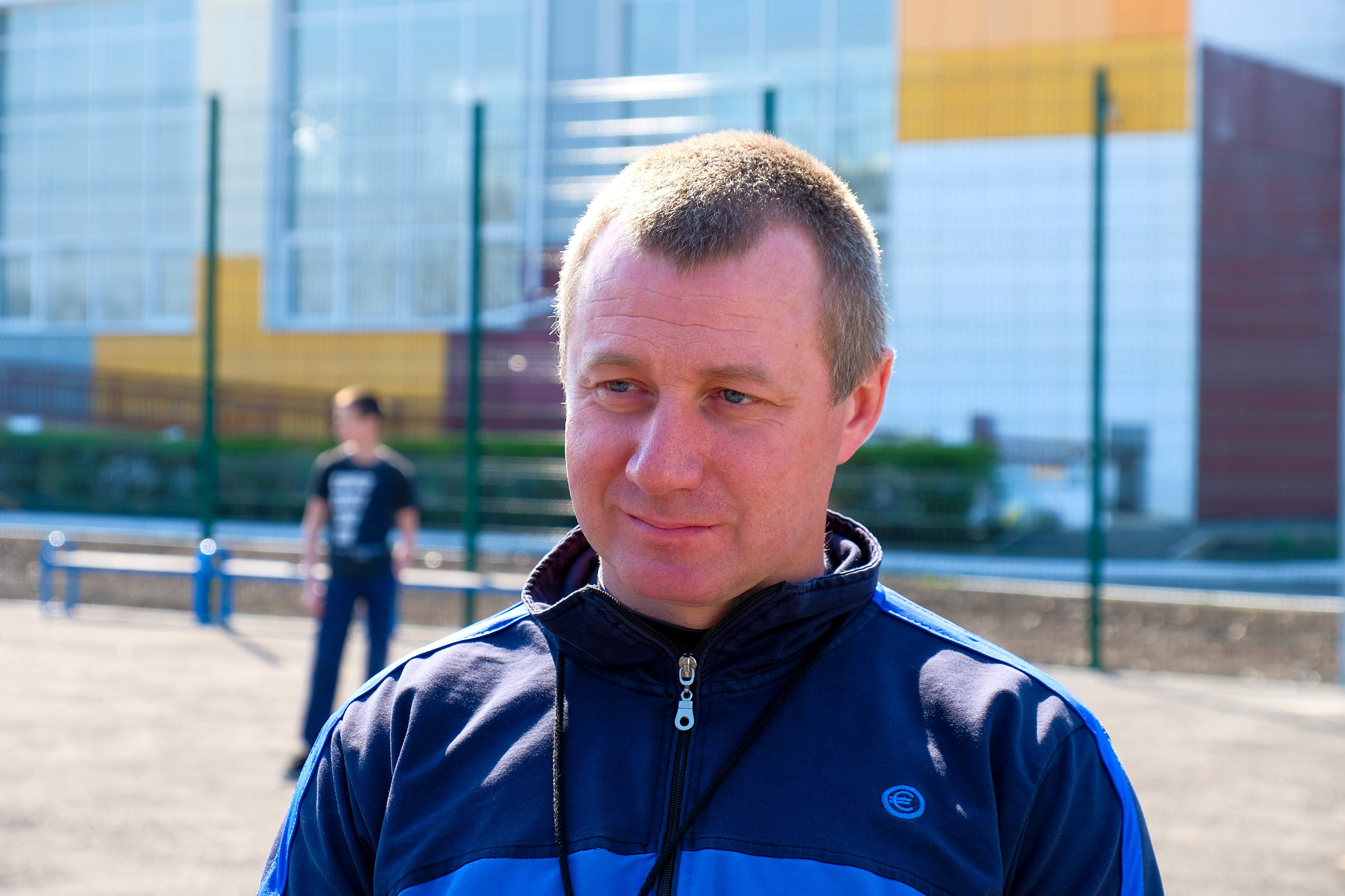 «До цього у нас стадіон був, як у всіх: земля, трава, двоє футбольних воріт, стареньке знаряддя. Словом, привіт з радянських часів, – розказав Микола Довгоспиний. – Коли стартувала реконструкція стадіону, неймовірно зраділи».