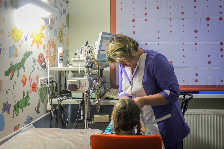 Майже за півтора роки лікарі клініки вже прийняли понад 55 тис маленьких пацієнтів