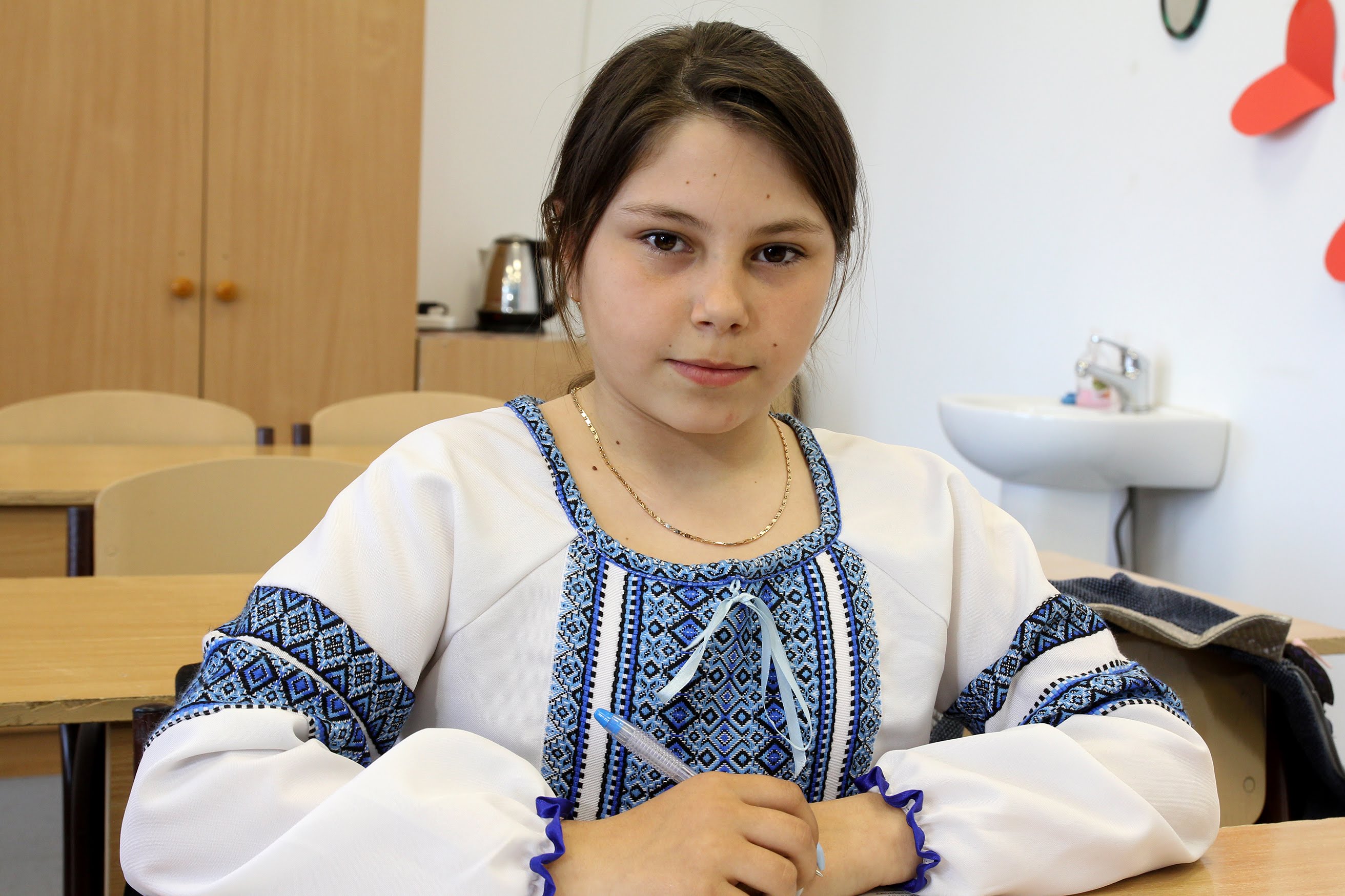 «Усі кабінети в школі – кольорові та гарні. Мій клас блакитний», – шестикласниця Вікторія Міщенко