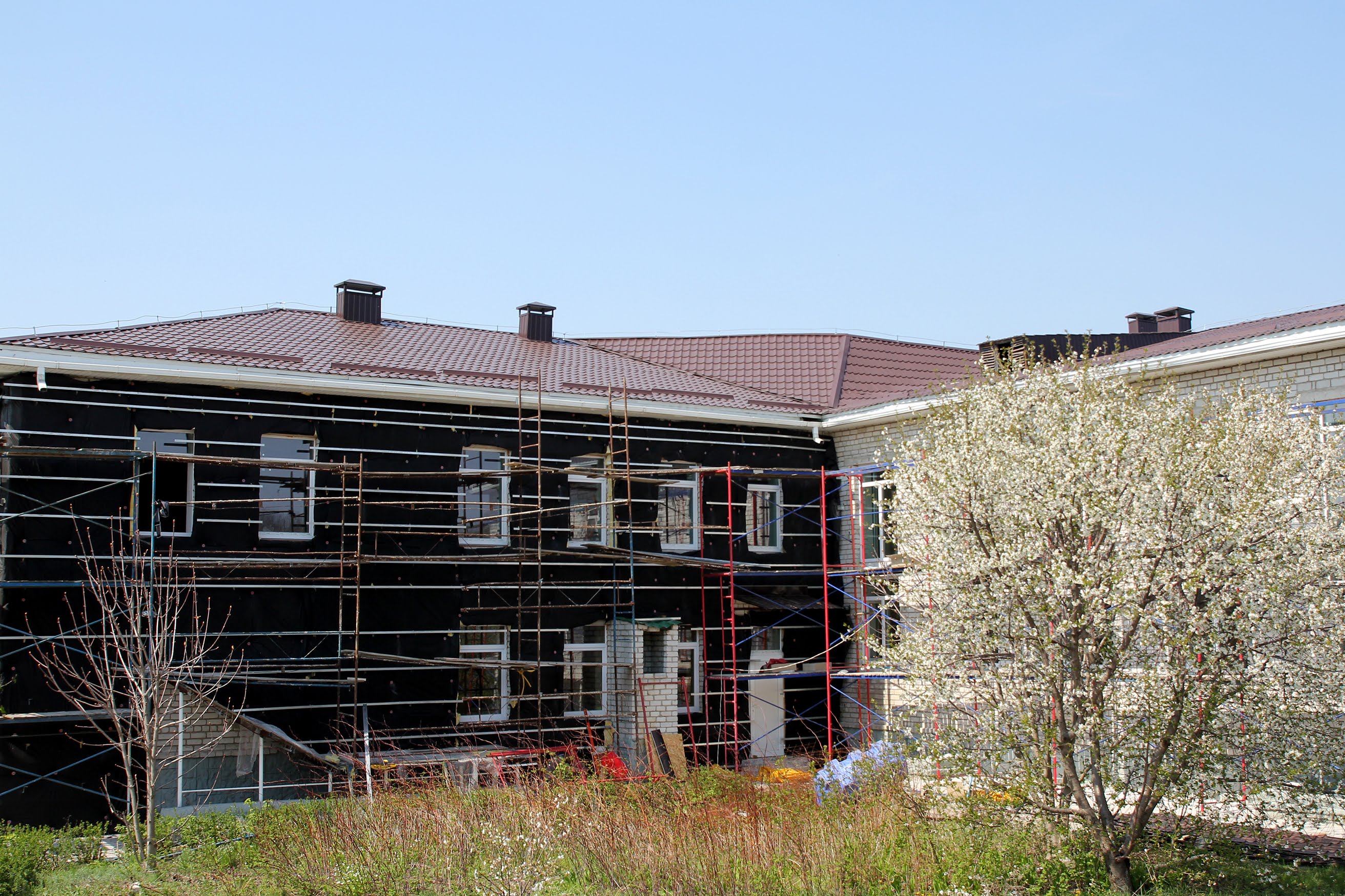 Підрядники замінили покрівлю