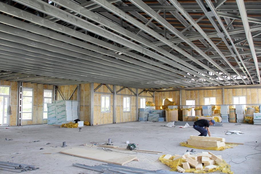 У розпалі – роботи всередині