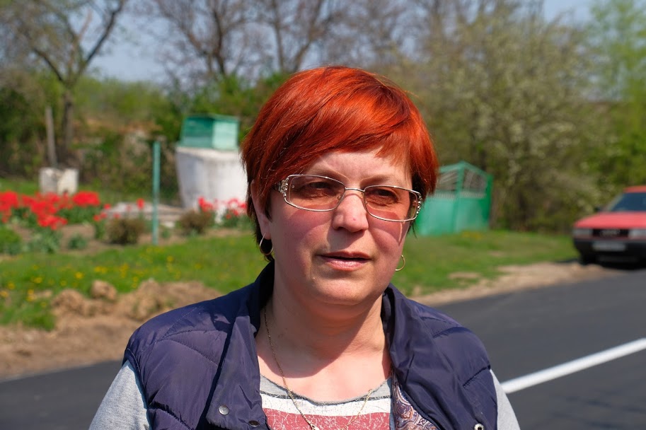 Світлана Дирда: «Дорога була дуже поганою. Яма на ямі, жах просто. А зараз – одне задоволення. Я їжджу тут на скутері – і це кайф»
