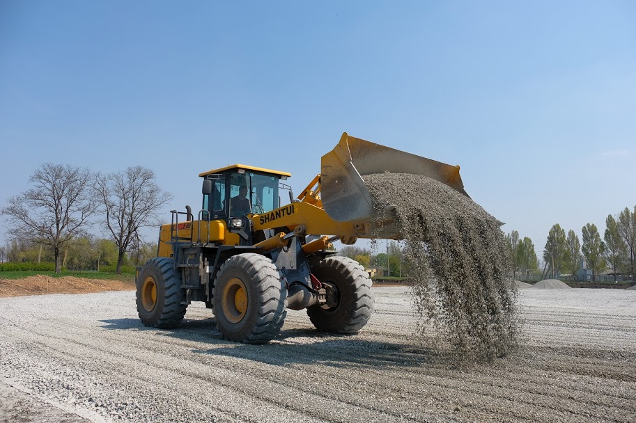 Нині підрядники облаштовують стадіон