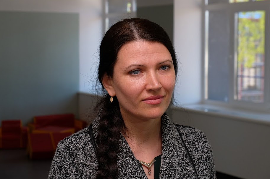 Ольга Мінаєва: «Тепер все геть нове – від комунікацій до парт. Підрядники замінили вікна, двері,  підлогу і стелю. Оновили всі класи, кабінети, коридори, актову і спортивну залу»