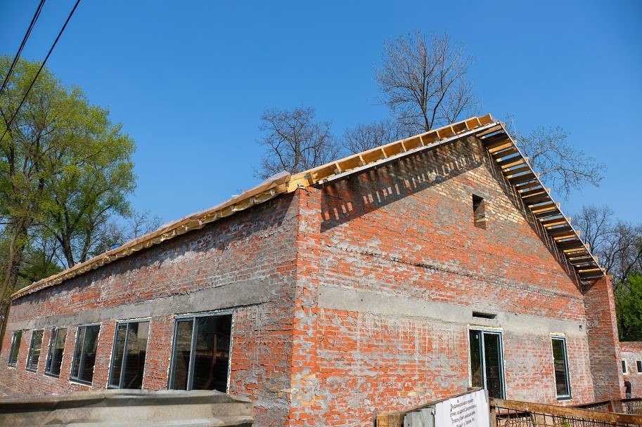На Дніпропетровщині зводять будинки для дітей-сиріт із наближеними до сімейних умовами