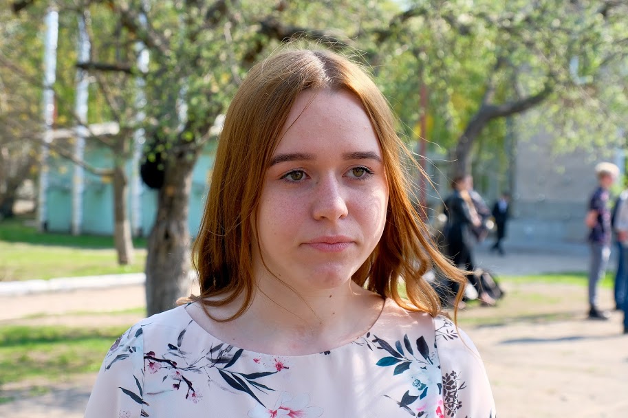 Вікторія Букреєва: «Дуже комфортно навчатися, адже стало набагато тепліше. Ремонт гарний, цікавий дизайн класів – у кожному яскрава стіна, а їй у тон – і двері»