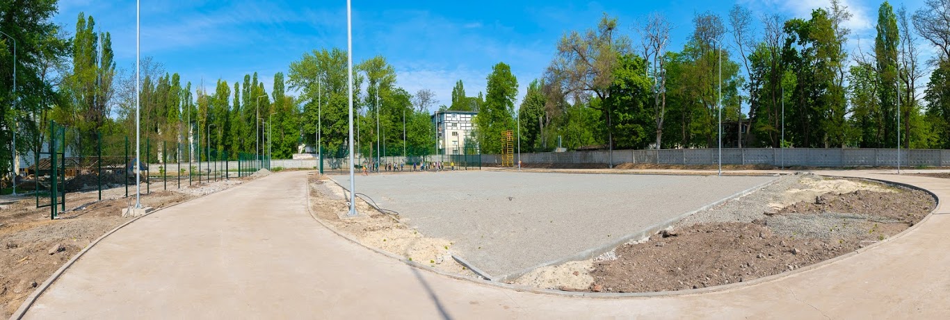 Реконструюють і стадіон