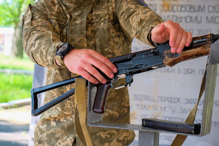  Тут показали військове спорядження