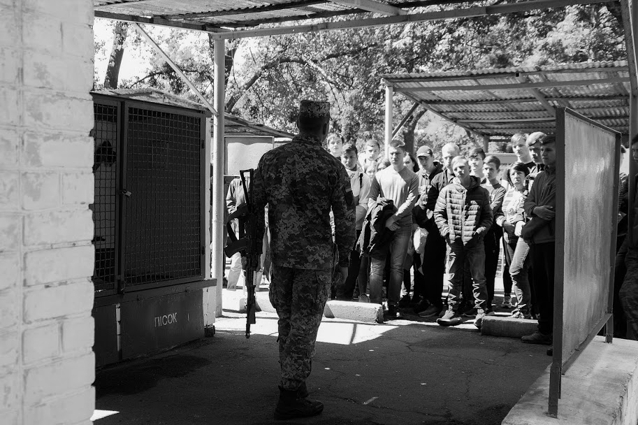 Познайомили з буднями військових