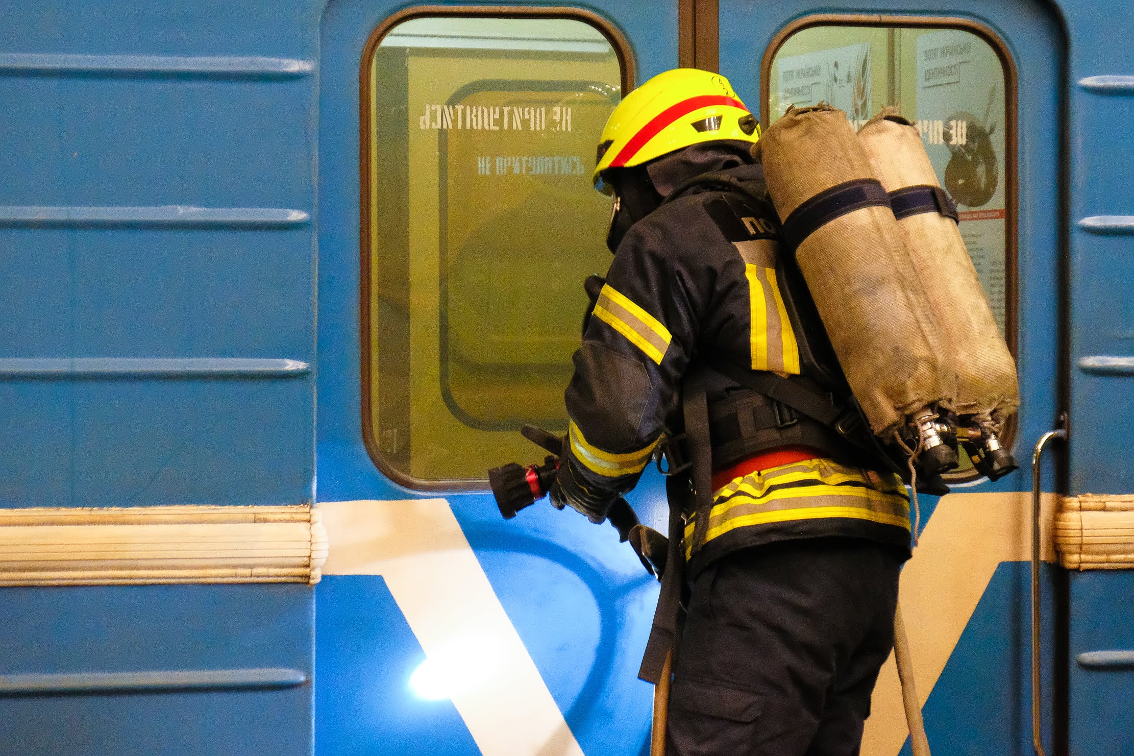 Після спецпризначенців зійшли надзвичайники