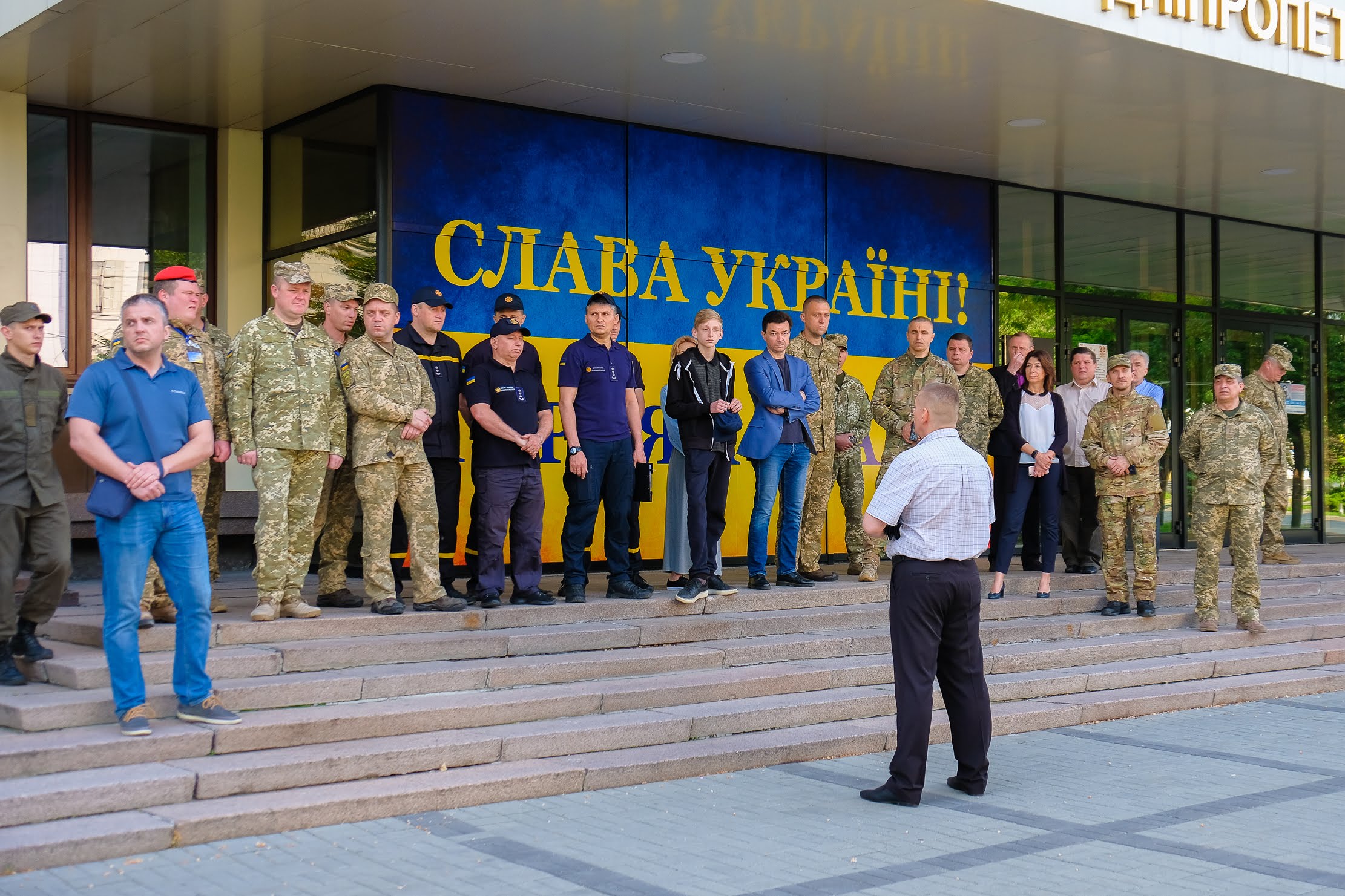 «Спецслужби, медики та військові нашої області мають чітко працювати разом у випадку небезпеки. Ефект «швейцарського годинника» можливий лише завдяки спільним тренуванням», – заступник голови Дніпропетровської ОДА Володимир Юрченко