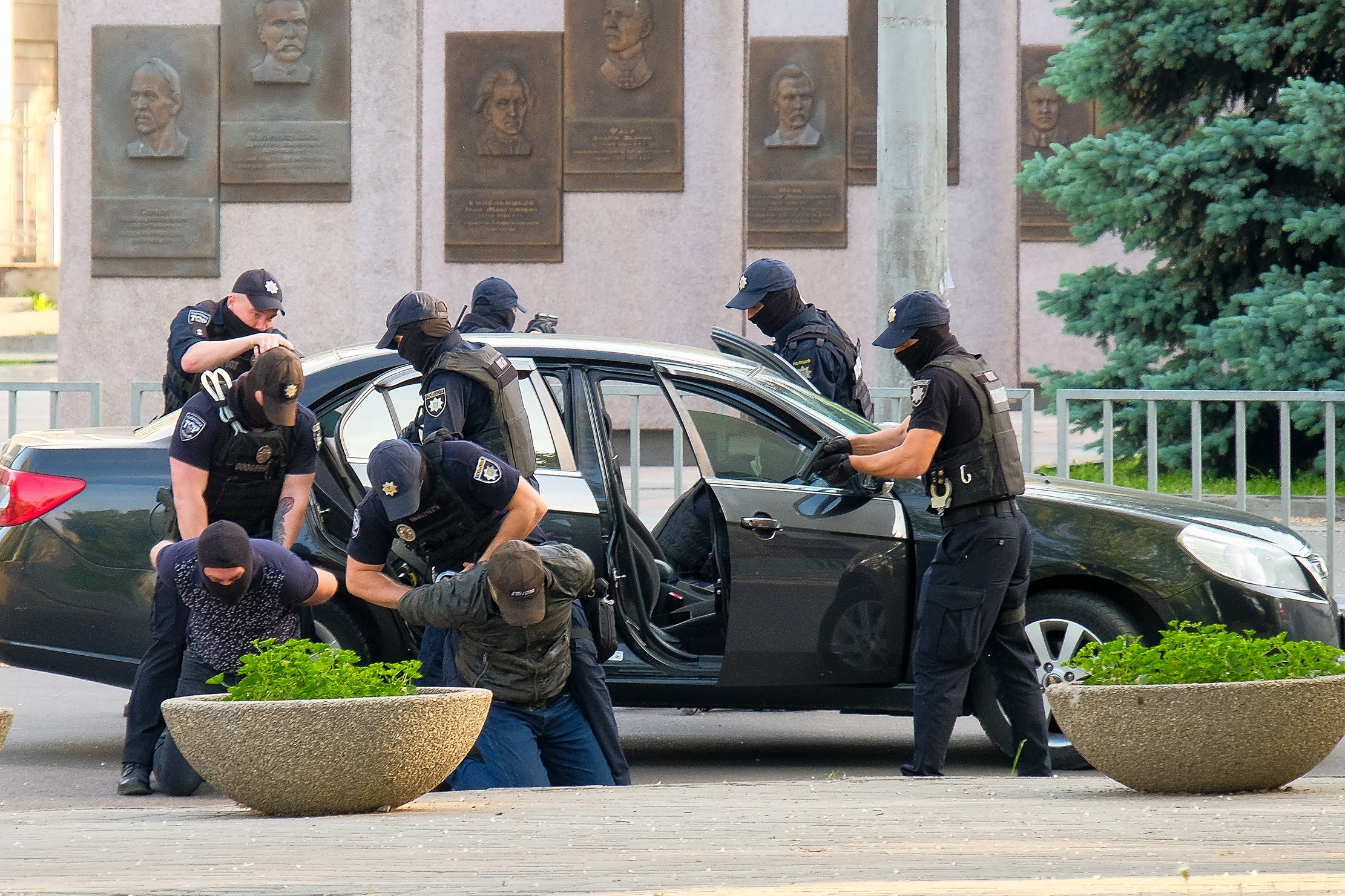  …та поліції