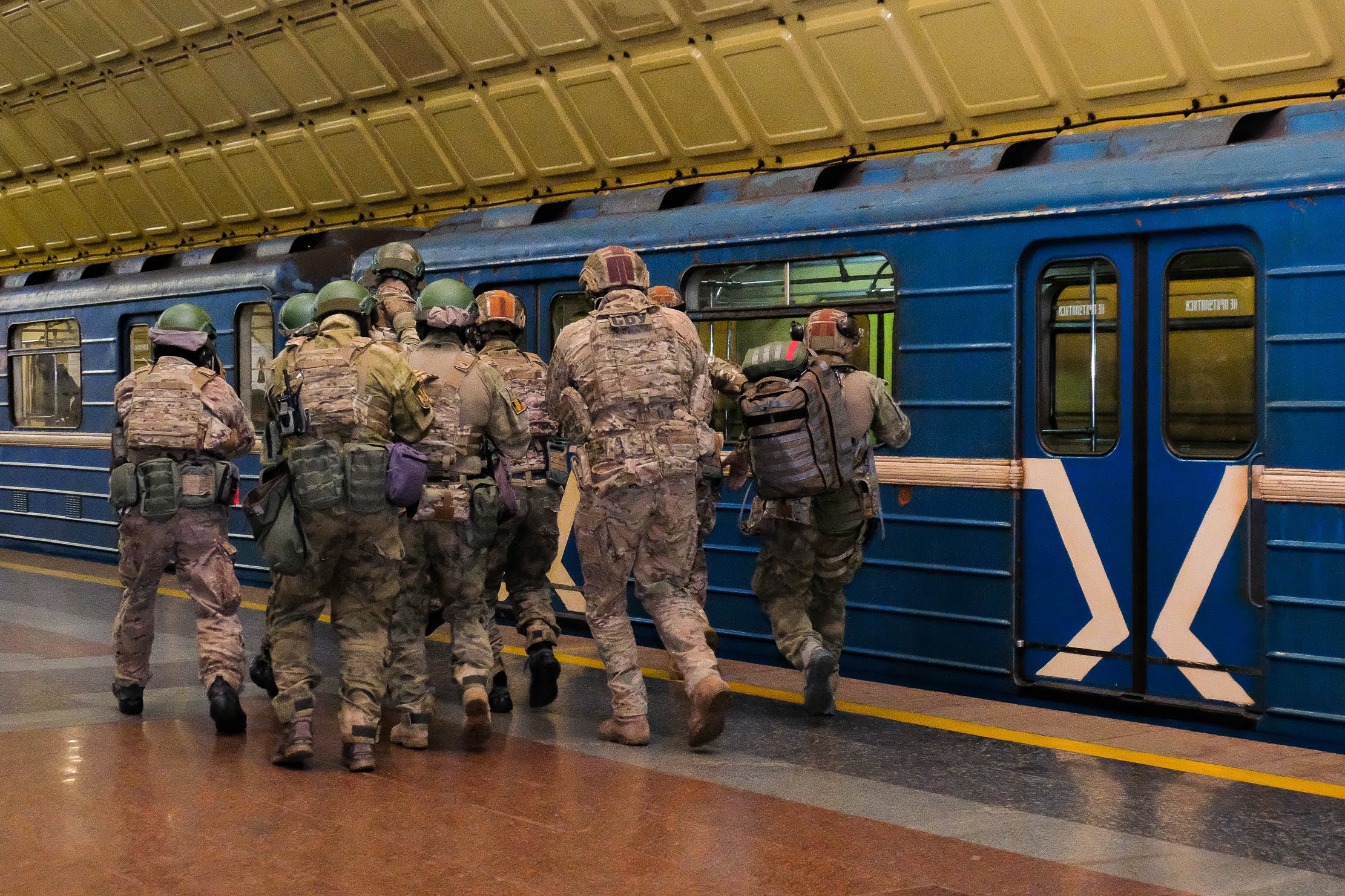 За лічені хвилини знешкодили «терористів»