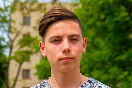 «Із нетерпінням чекаю, коли відремонтують стадіон. Сподіваюся, він буде з таким самим якісним покриттям, як і наш оновлений пришкільний майданчик», – Ігор Маляран