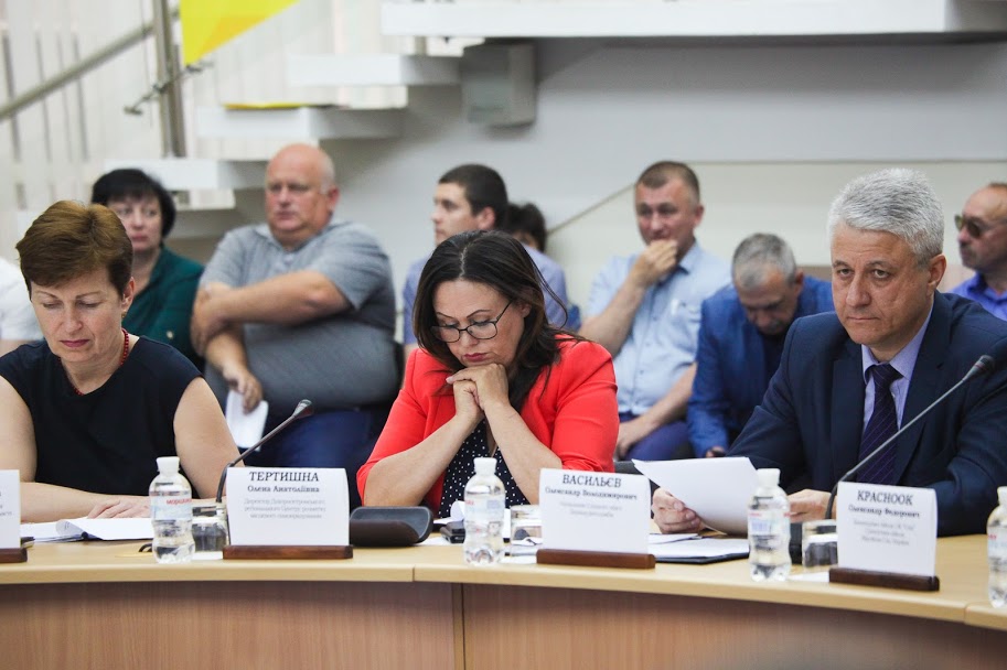 Для першачків області цьогоріч придбають нові парти,..