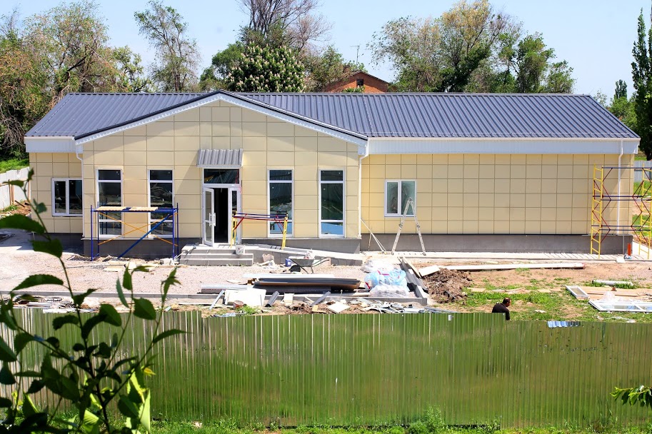 Загалом в Україні будують 512 таких амбулаторій